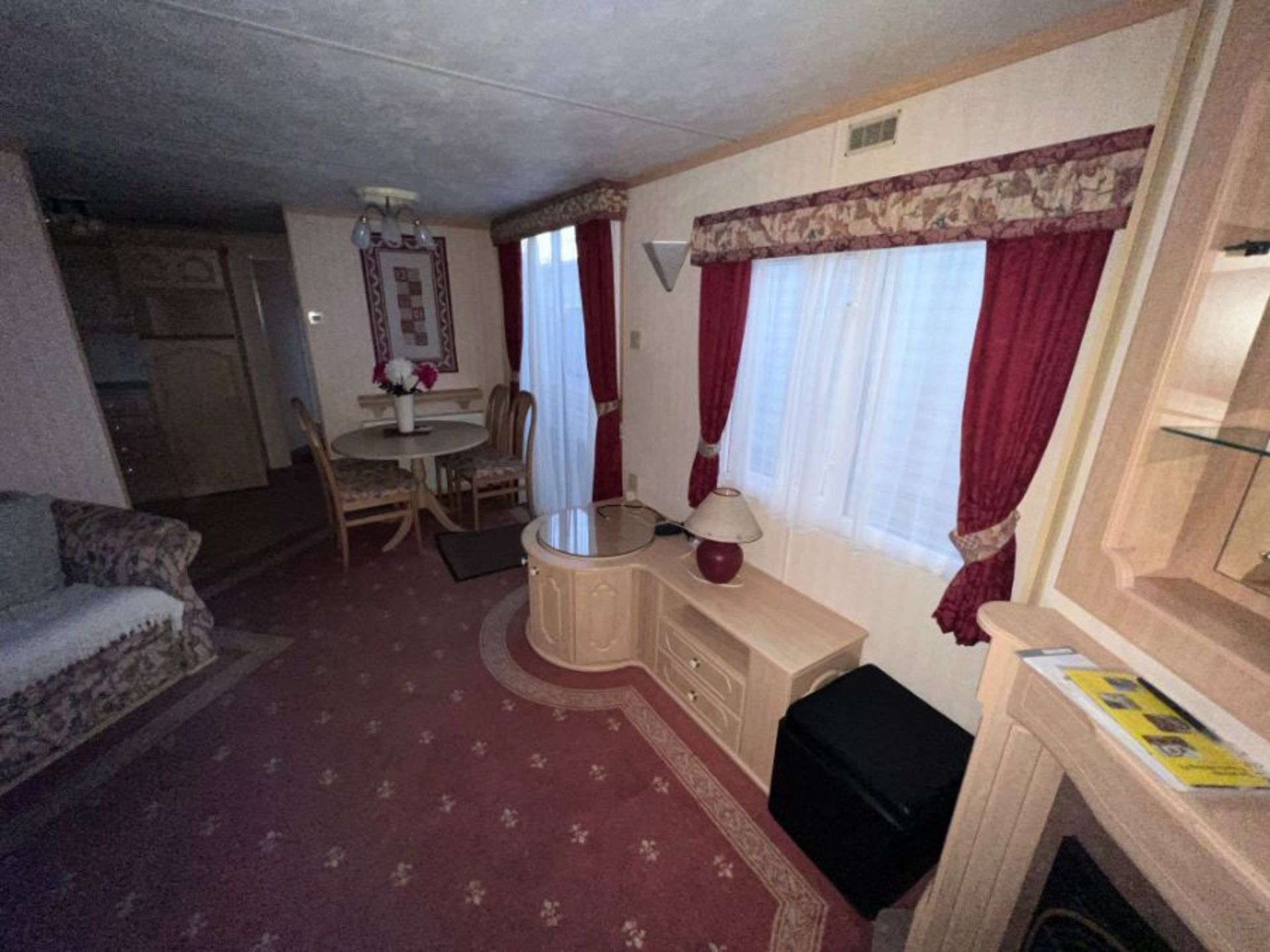 WILLERBY LYNDHURST 37FT X 12FT, 2 BEDROOM STATIC CARAVAN DOUBLE GLAZED & CENTRAL HEATING - LOCATED - Image 18 of 50