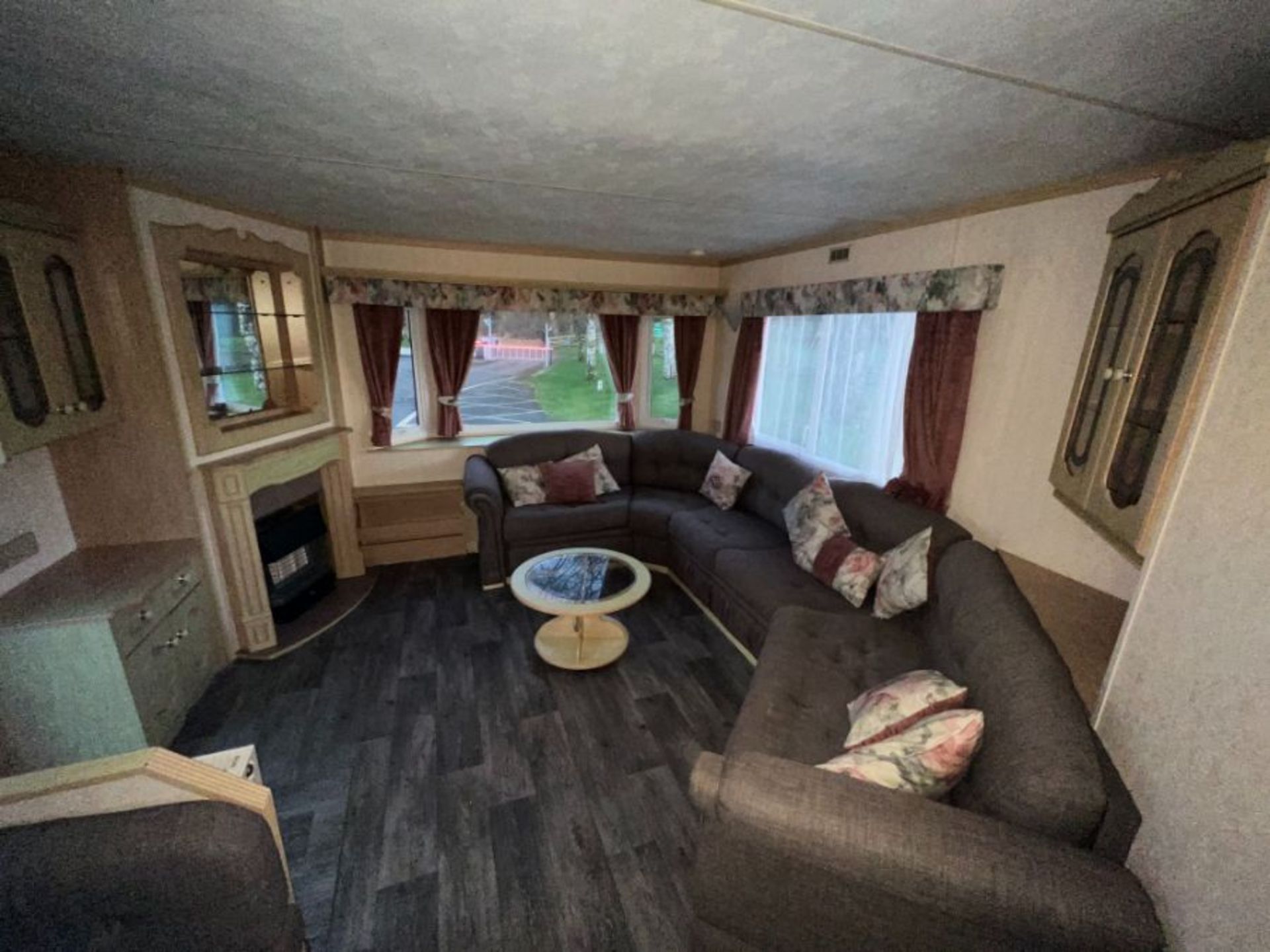 WILLERBY LYNDHURST 37FT X 12FT, 3 BEDROOM STATIC CARAVAN DOUBLE GLAZED & CENTRAL HEATING - LOCATED - Image 17 of 44