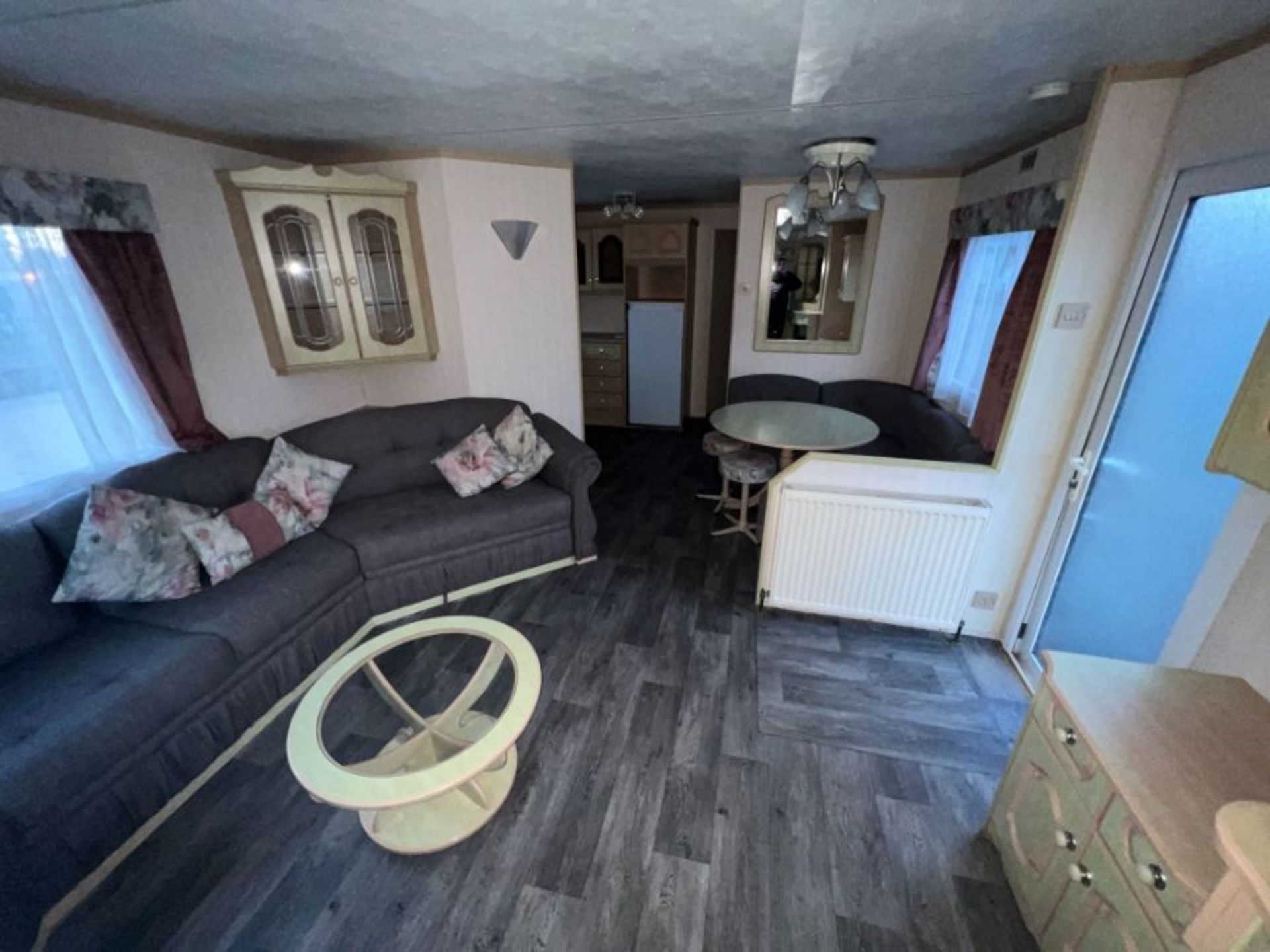 WILLERBY LYNDHURST 37FT X 12FT, 3 BEDROOM STATIC CARAVAN DOUBLE GLAZED & CENTRAL HEATING - LOCATED - Image 20 of 44