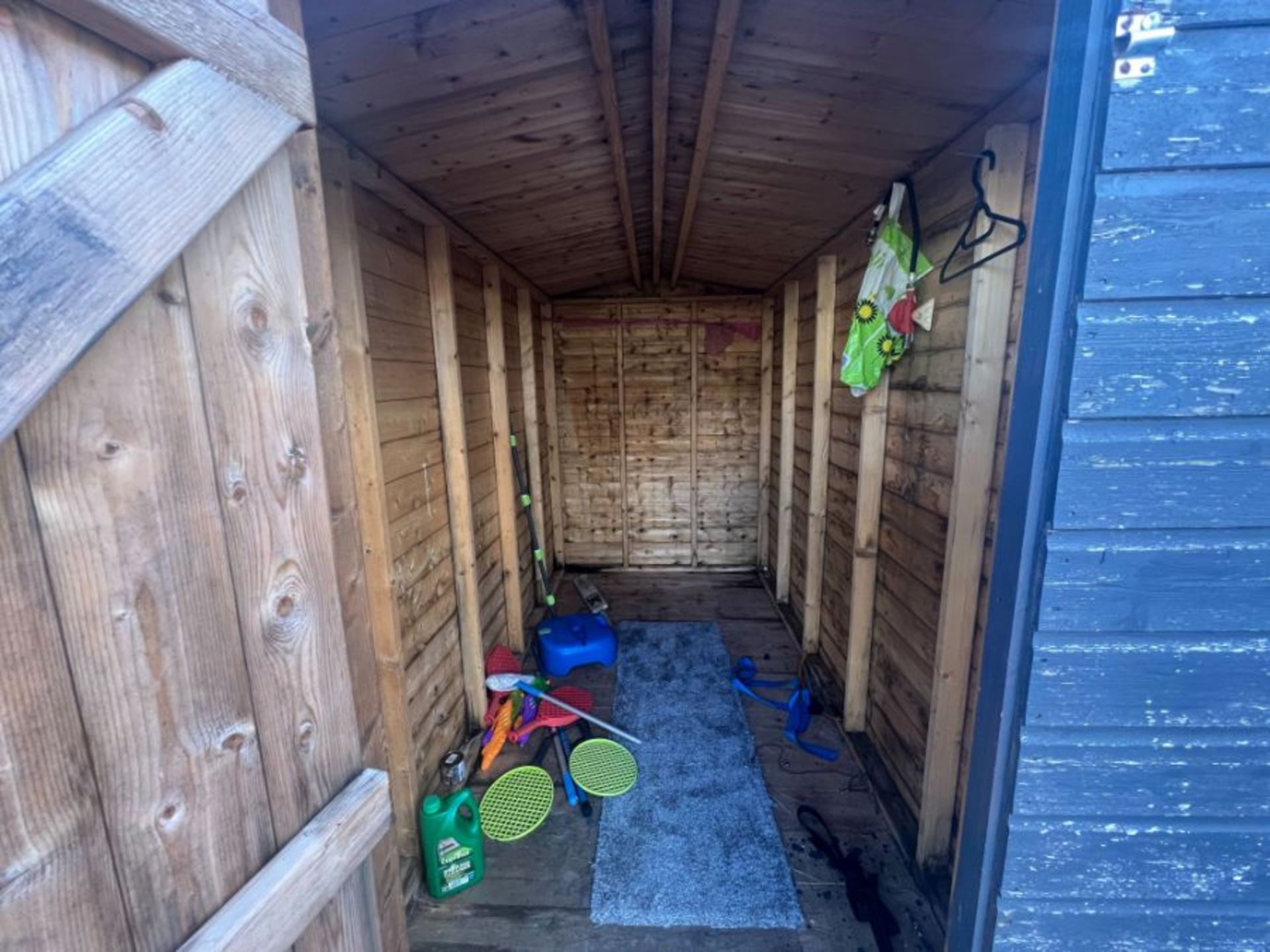 GARDEN SHED 10FT X 5FT - LOCATED AT CASTLE ARCHDALE CARAVAN PARK - (NO HAMMER VAT) **BUYER TO HAVE - Image 2 of 3