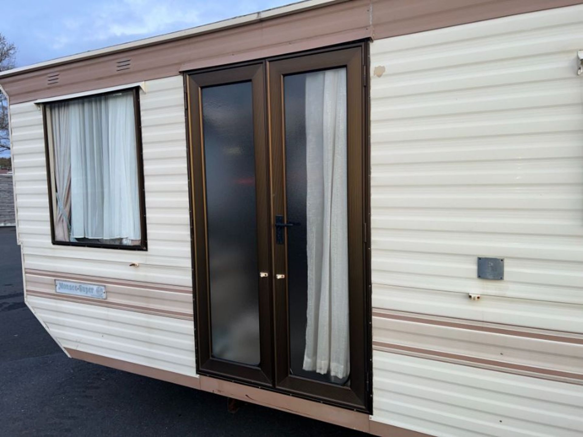 COSALT MONACO SUPER, 2 BEDROOM STATIC CARAVAN - LOCATED AT CASTLE ARCHDALE CARAVAN PARK - (NO HAMMER - Image 28 of 42