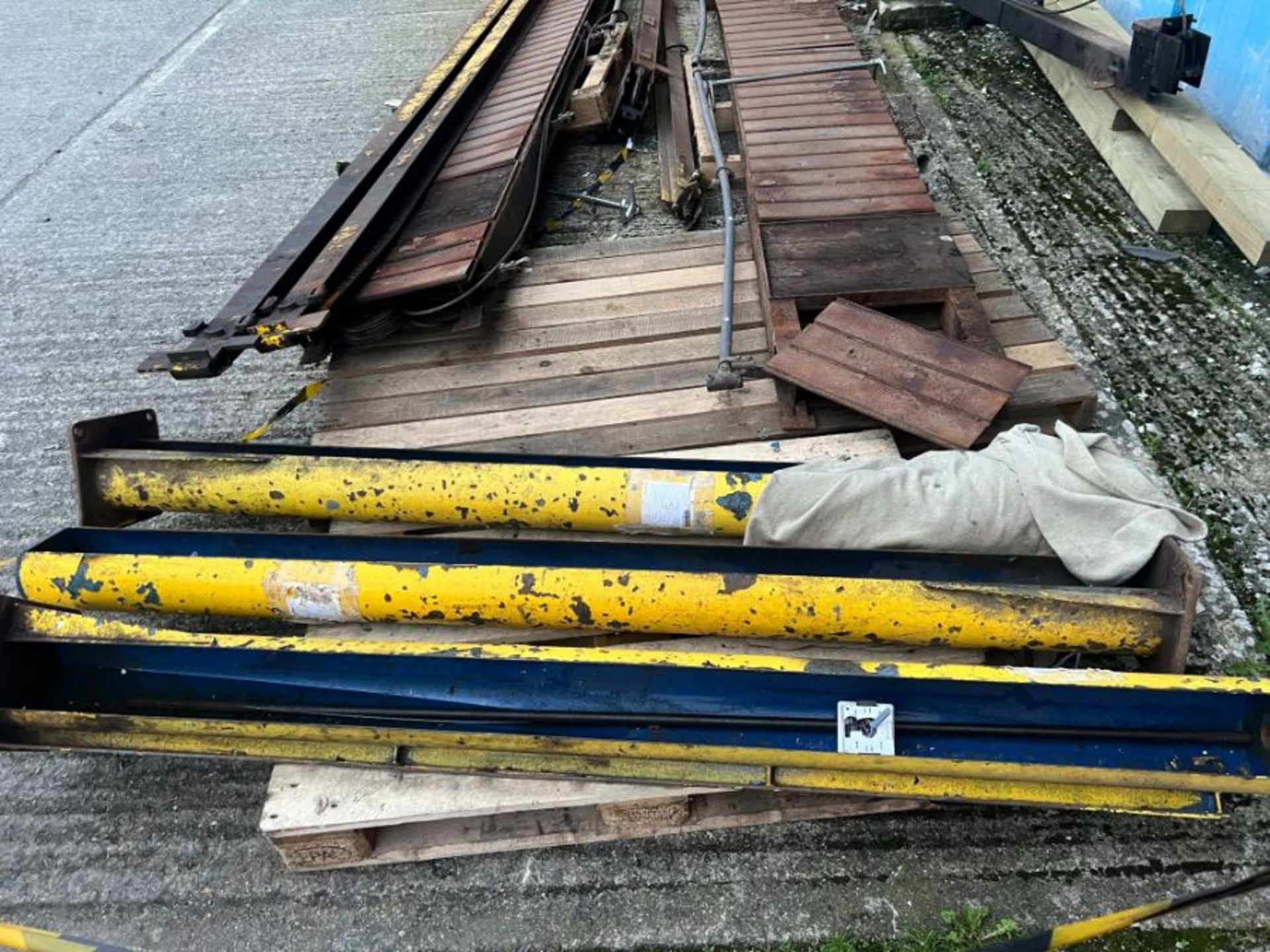 BRADBURY HYDRO ELECTRIC LIFT MASTER 4 POST CAR LIFT (WAS WORKING WHEN REMOVED) - Image 3 of 5