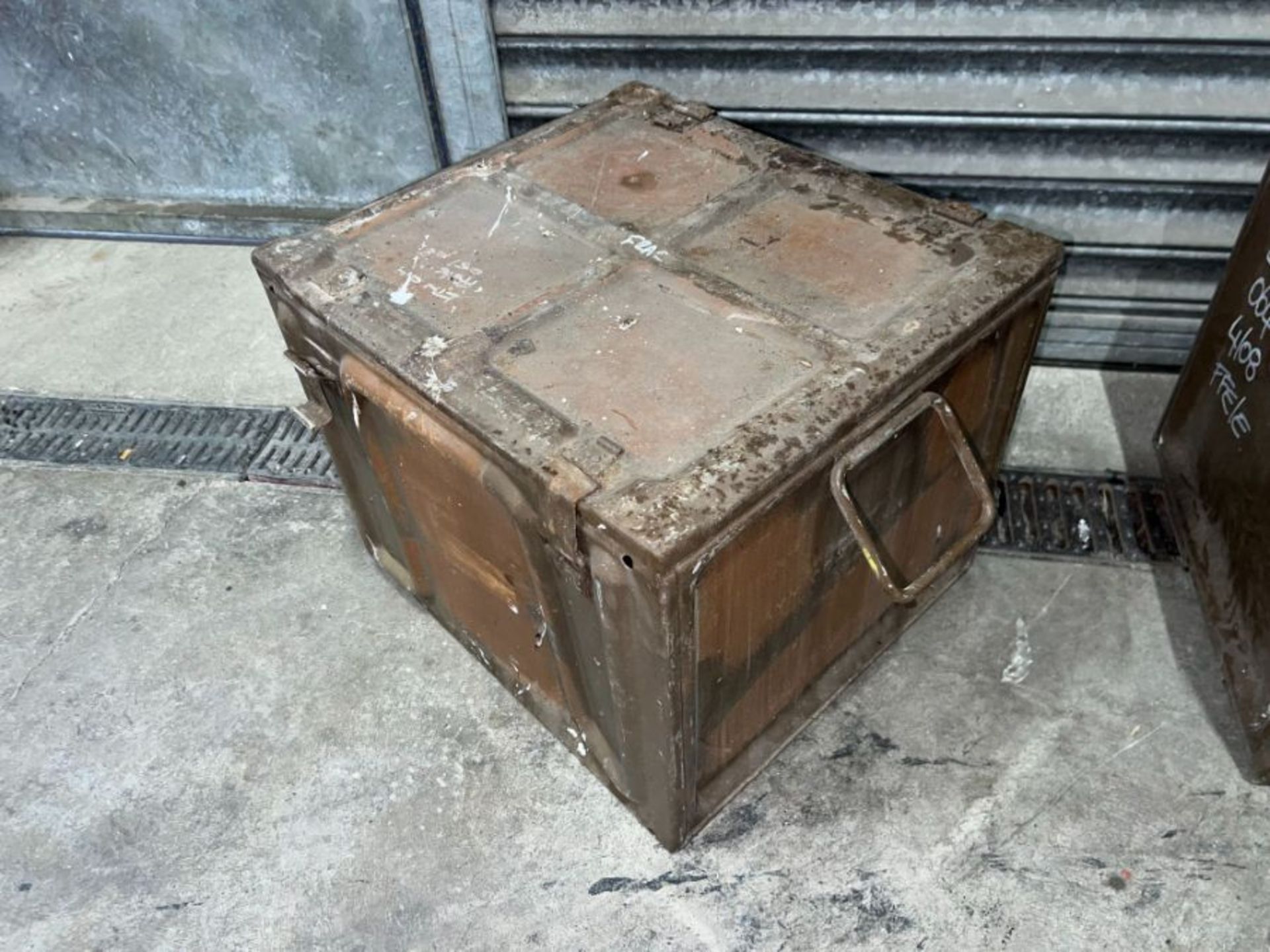 OLD METAL AMMO BOX