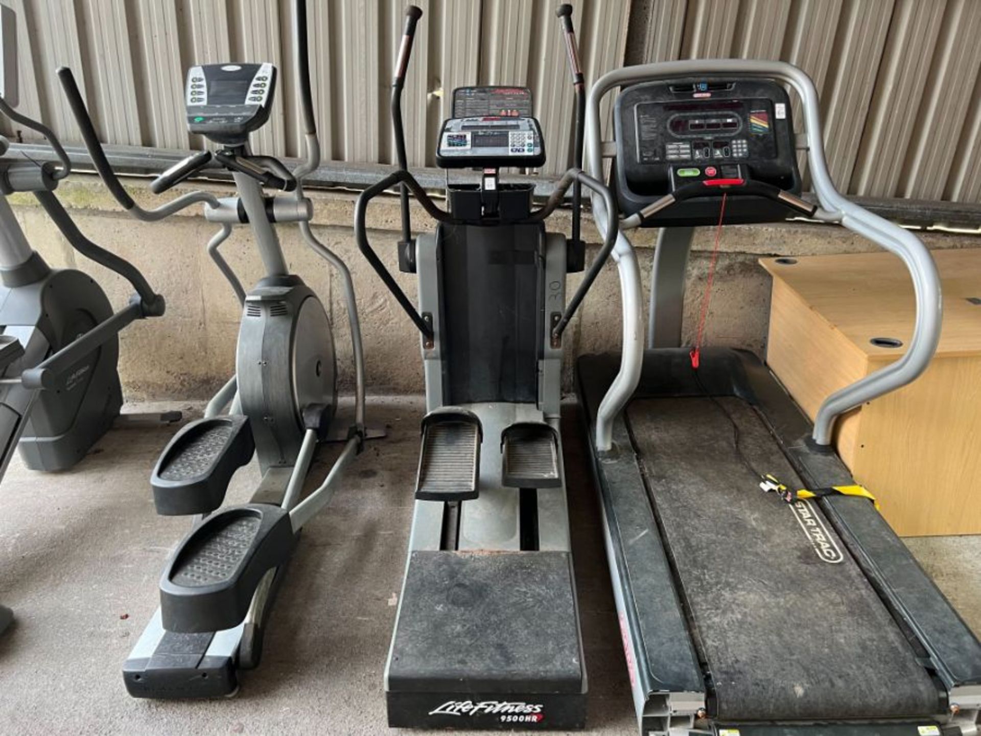 LIFE FITNESS COMMERCIAL CROSS TRAINER