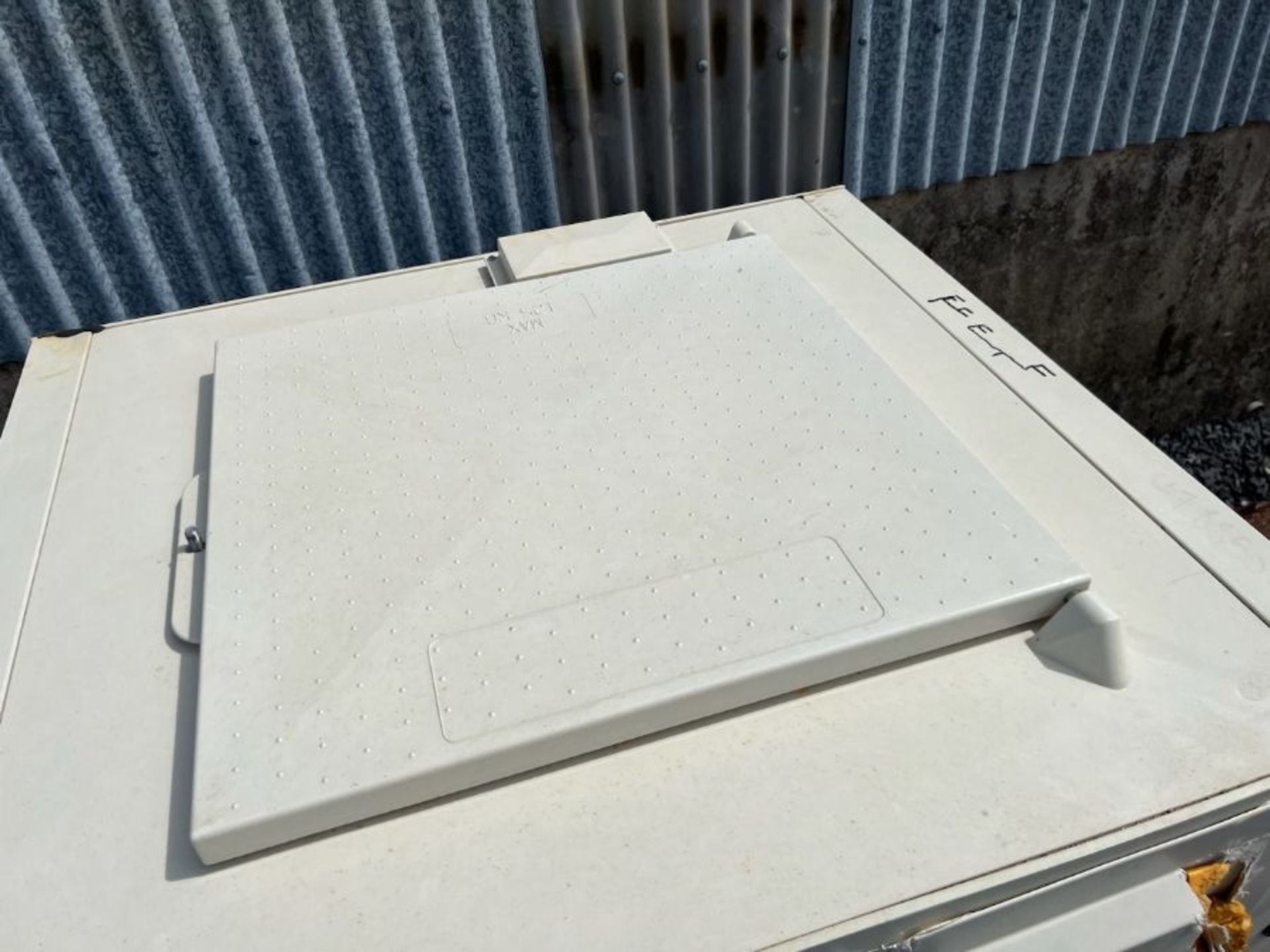 FIBRE GLASS WATER TANK (GOOD CONDITION) (40” X 45” X 40”) - Image 2 of 4