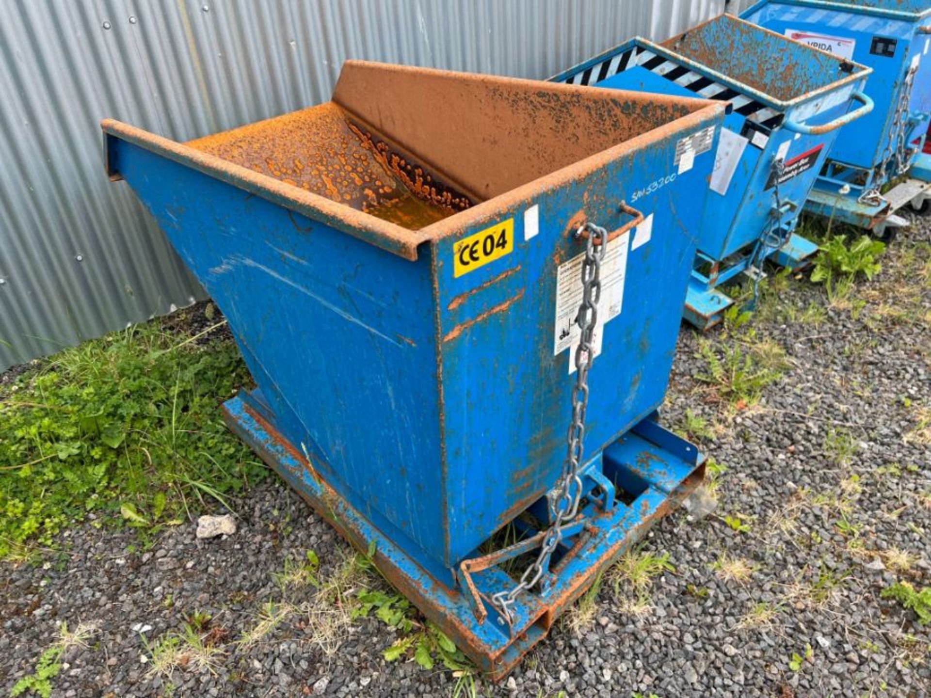 BLUE FORKLIFT TIPPING SKIP (04) - Image 2 of 2