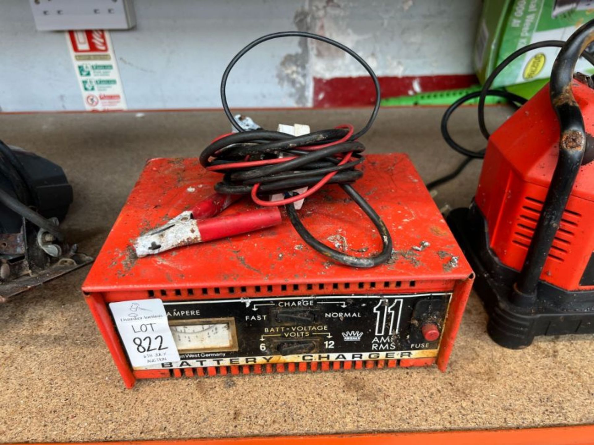 ABSAAR BATTERY CHARGER