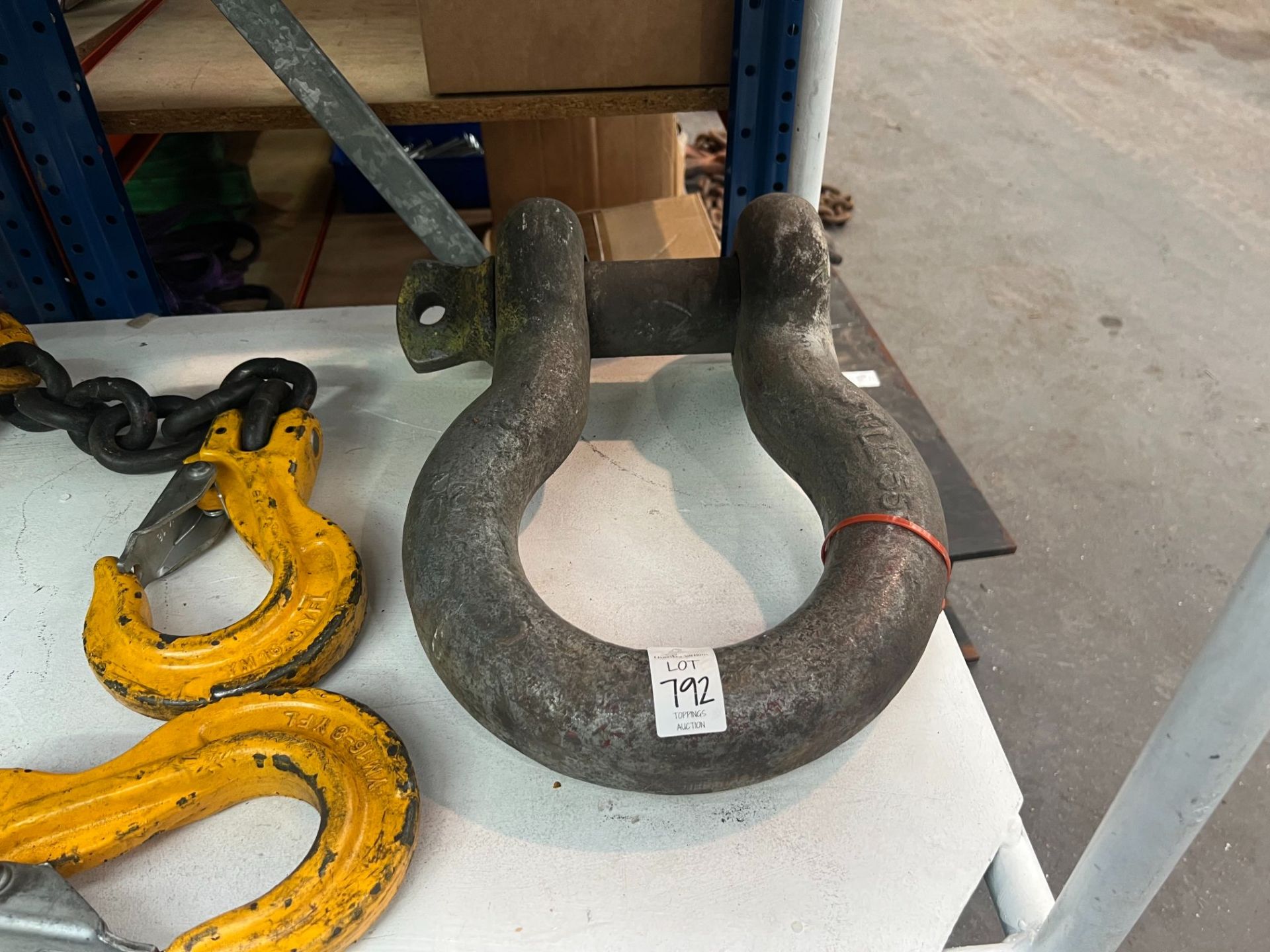 VERY LARGE SHACKLE