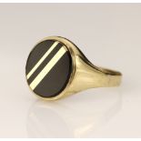 9ct yellow gold onyx signet ring, oval shaped oynx measures 13.5mm x 11.5mm with gold banded