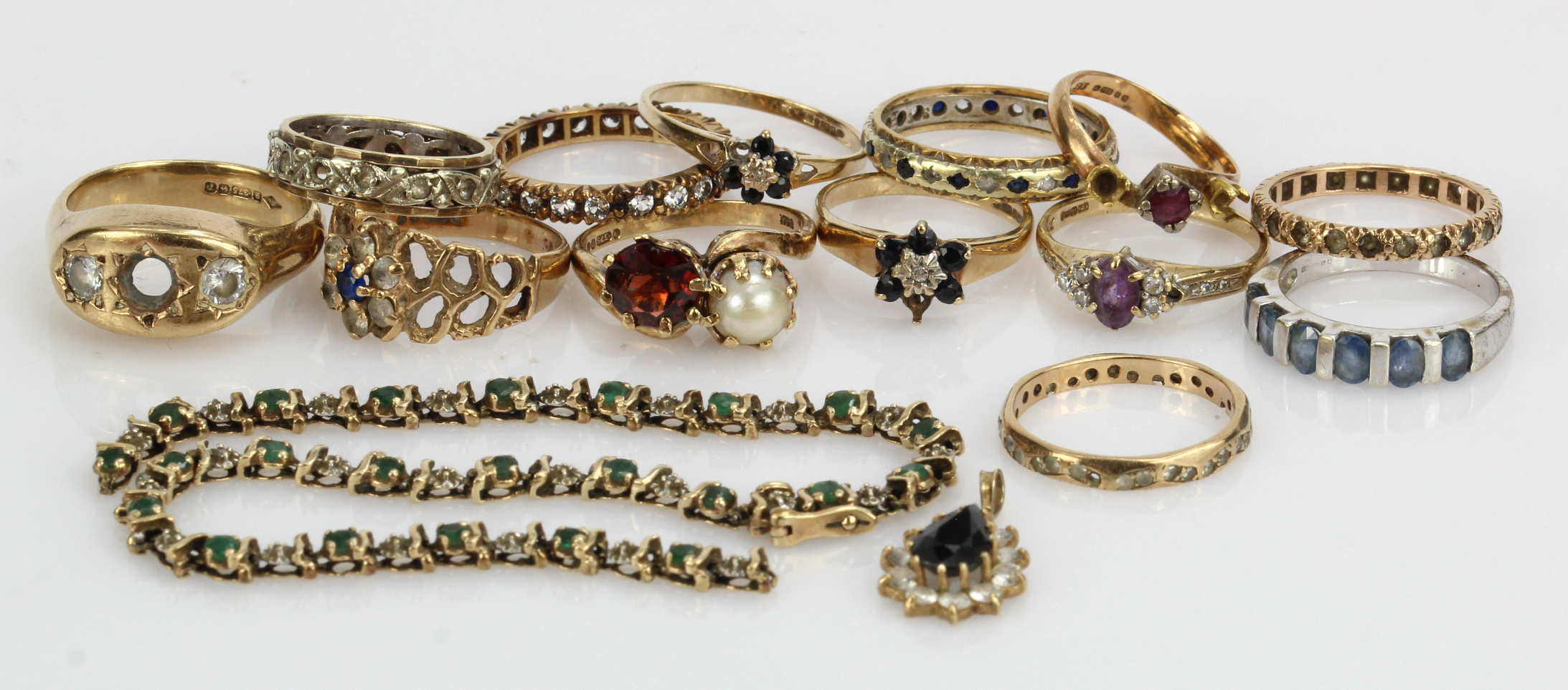 Assortment of 9ct gold/tests 9ct jewellery including thirteen rings, one pendant and one bracelet,