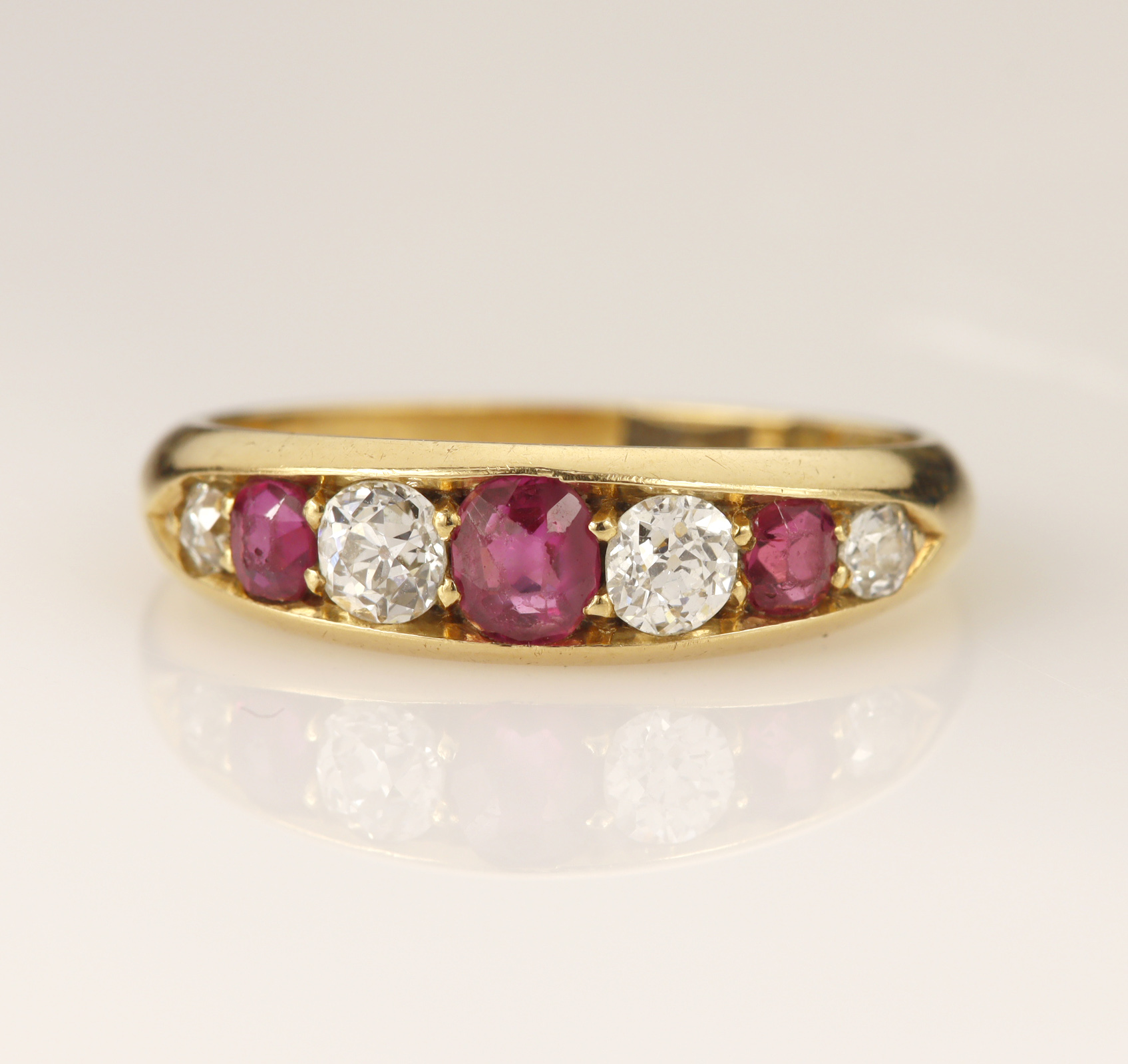 18ct yellow gold Victorian diamond and ruby boat shaped ring, set with three graduating oval