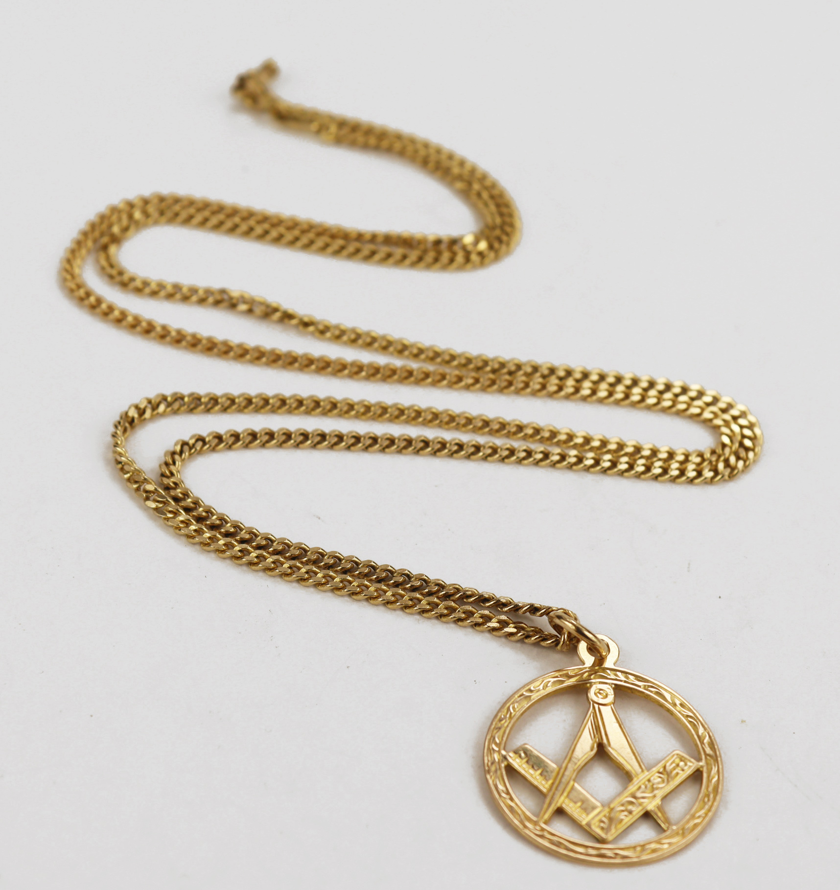 Yellow gold (tests 14ct) Masonic pendant, diameter measures 22mm, weight 2.4g. Suspended from a