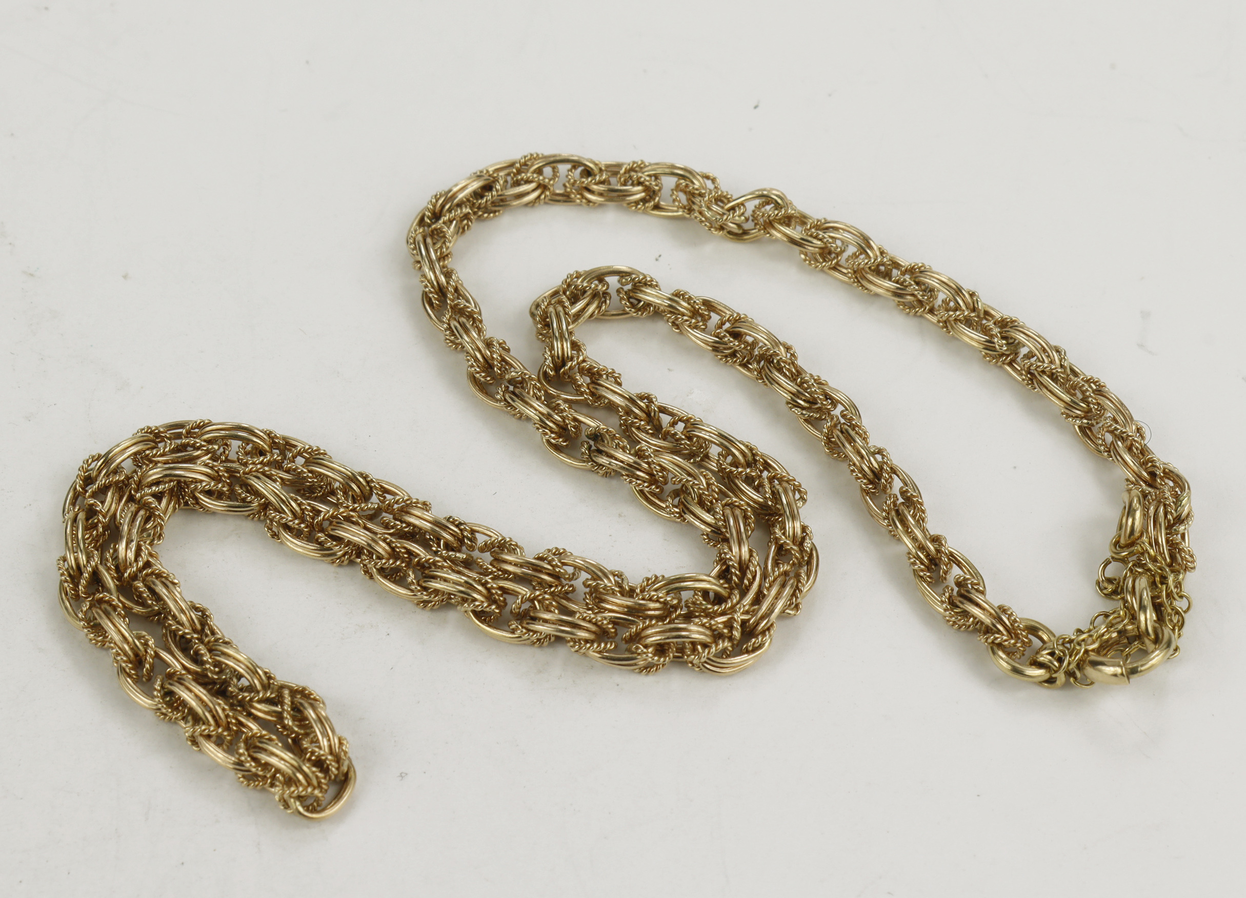 9ct yellow gold fancy linked chain, double links with wire rope details, length 15", bolt ring clasp