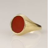 9ct yellow gold signet ring set with carnelian measuring 11.5mm x 10mm, finger size T/U, weight 4.