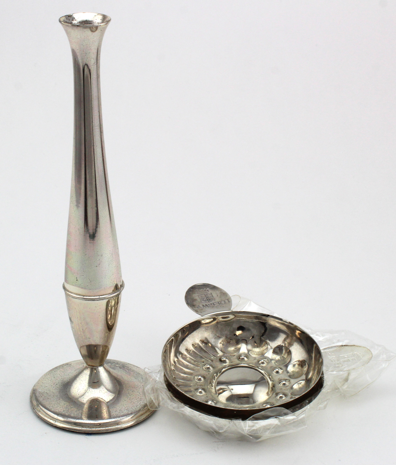 Mixed lot of silver plate comprising two Lamberti wine tasters and a Danish style posy vase