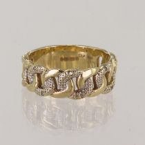 9ct yellow gold curb linked ring, alternation yellow and white gold links, highlighted with