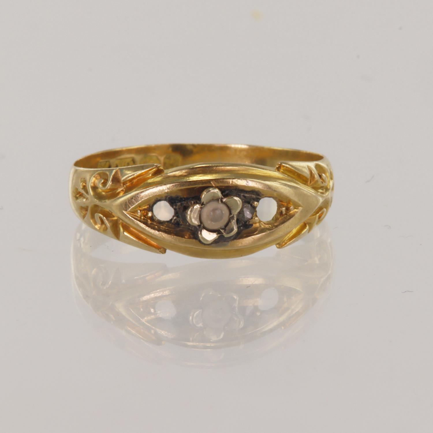 18ct yellow gold Edwardian gypsy ring, centre white metal flower set with a seed pearl, flanked by