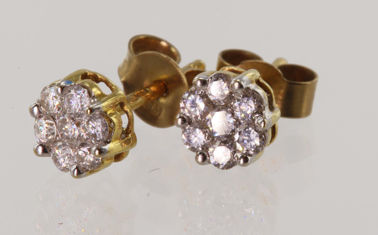 18ct yellow gold diamond cluster stud earrings, TDW approx 0.28ct, seven round brilliant cuts in