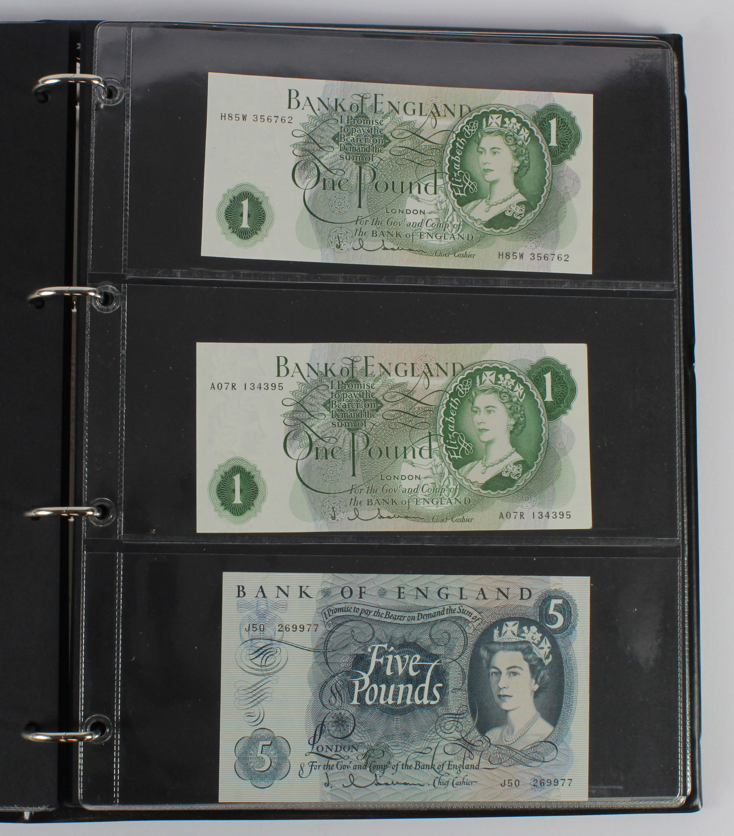 Bank of England (47), a good range of notes in Hendon album with signatures from Catterns, Peppiatt, - Image 8 of 18