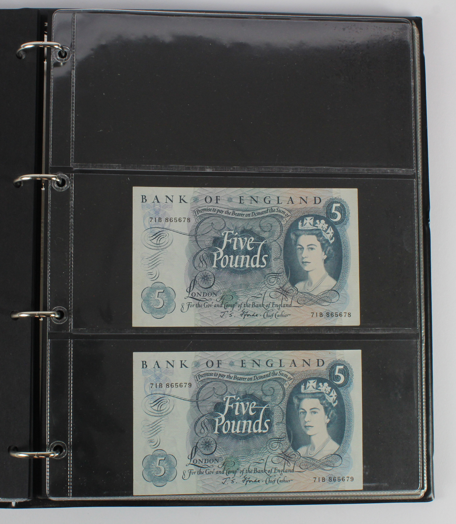 Bank of England (47), a good range of notes in Hendon album with signatures from Catterns, Peppiatt, - Image 10 of 18