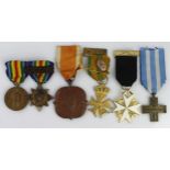 Foreign medals inc a WW1 USA pair mounted, Italian War Cross, etc.