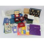 GB & Commonwealth commemorative coins and sets (30) including many silver proofs.