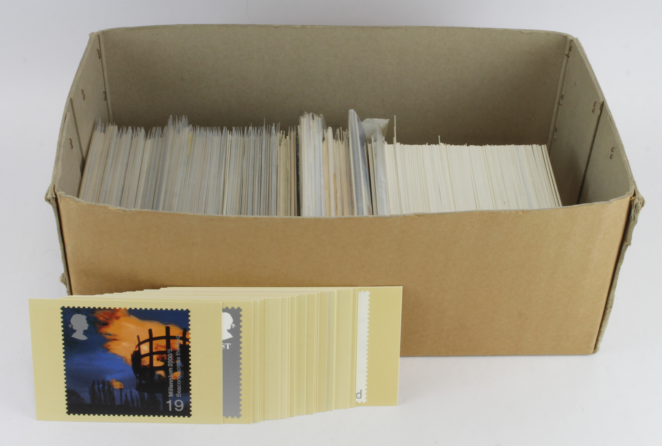 Box of Maxi-Cards in sets & singles from Vatican, DDR, etc, plus GB PHQ Cards mint & used. Good