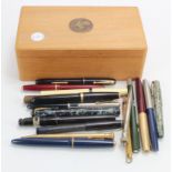 Pens. A collection of seventeen fountain pens, pencils, etc., makers include Parker, Conway Stewart,