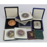 East Germany DDR: 2x cased commemorative medals, and 5x Weimar porcelain roundels; all Socialist