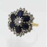 18ct yellow gold diamond and sapphire cluster ring, TDW approx 0.89ct, principle diamond approx 0.
