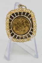 Sovereign in pendant mount, 1911 full sovereign with a 9ct pendant mount, total weight 14.8g.