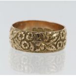 9ct yellow gold Victorian floral patterned wedding ring, width approx. 8mm, hallmarked Birmingham