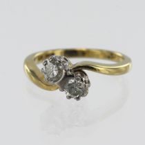 18ct yellow gold diamond Toi Et Moi ring, set with two round brilliant cut diamonds TDW approx. 0.