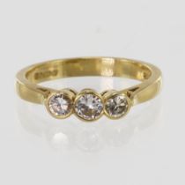 18ct yellow gold diamond trilogy ring, set with three graduating diamonds, TDW approx 0.44ct,