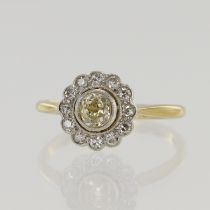 Yellow gold (tests 18ct) vintage diamond daisy cluster ring, principle old cut diamond approx. 0.