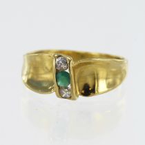 Yellow gold (tests 18ct) CZ ring, finger size O, weight 3.2g.