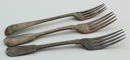 Three Georgian silver forks, various hallmarks, length 20.5cm approx., weight 6.9oz. approx.