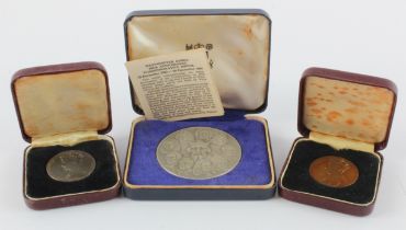 British Commemorative Medals (3): Royal Mint, Westminster Abbey 900th Anniversary 1965 hallmarked