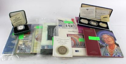 Assortment of mainly GB boxed silver proof issues along with mint sets etc. Noted Mint set 1992/3 "