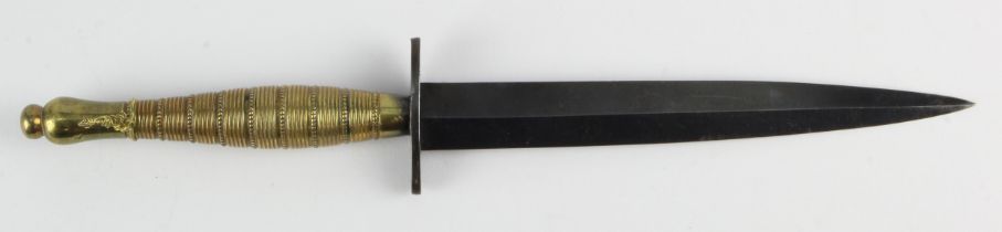 Commando dagger, no scabbard, unusual grip. Only visible marking is a W/D arrow over a '7'.