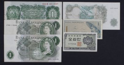 ERROR Page 1 Pound issued 1970 (2), a consecutively numbered pair with one note missing most of