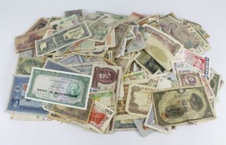 World (approx. 1,300 notes), large group of mixed world notes in a box including France, Italy,