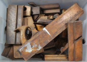 Woodworking interest. A collection of woodworking planes (heavy, buyer collects)