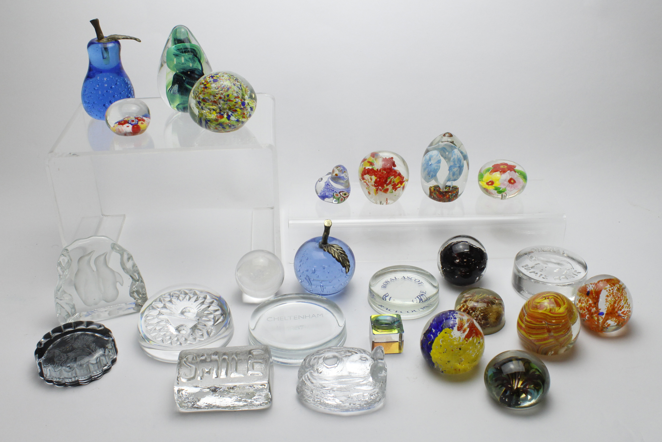 Paperweights. A large collection of over fifty glass paperweights (buyer collects) - Image 2 of 2