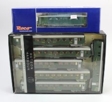 Roco / Lima. A boxed Roco HO gauge locomotive 'Swiss Electric Loco Ae 6/6 10801 SBB FFS (62640)',