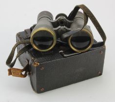 WWI German E. Leitz Wetzlar Fernglas 08 binoculars, contained in original case