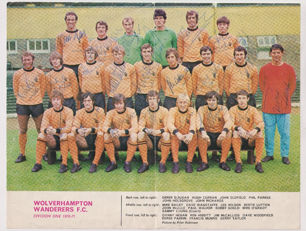 Football autographs, Wolverhampton Wanderers, 1970/71, Colour squad line-up picture taken from the