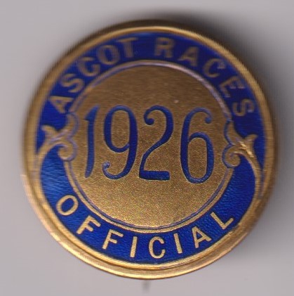 Horseracing, Royal Ascot, circular gold & blue enamelled Official's badge for 1926, pin back,