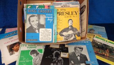 Entertainment, Sheet Music, 450+ items of 1950s to 1970s sheet music and 50+ similar song books
