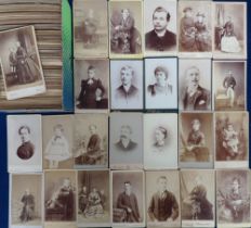 Photographs, Cartes de Visite, approx. 200 cards featuring portraits, families and children. A